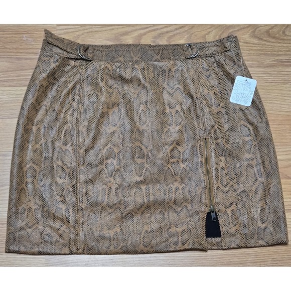 Free People ‎ NEW Women's Faux Reptile Boho Festival Mini Skirt Sz 10 - Picture 1 of 11